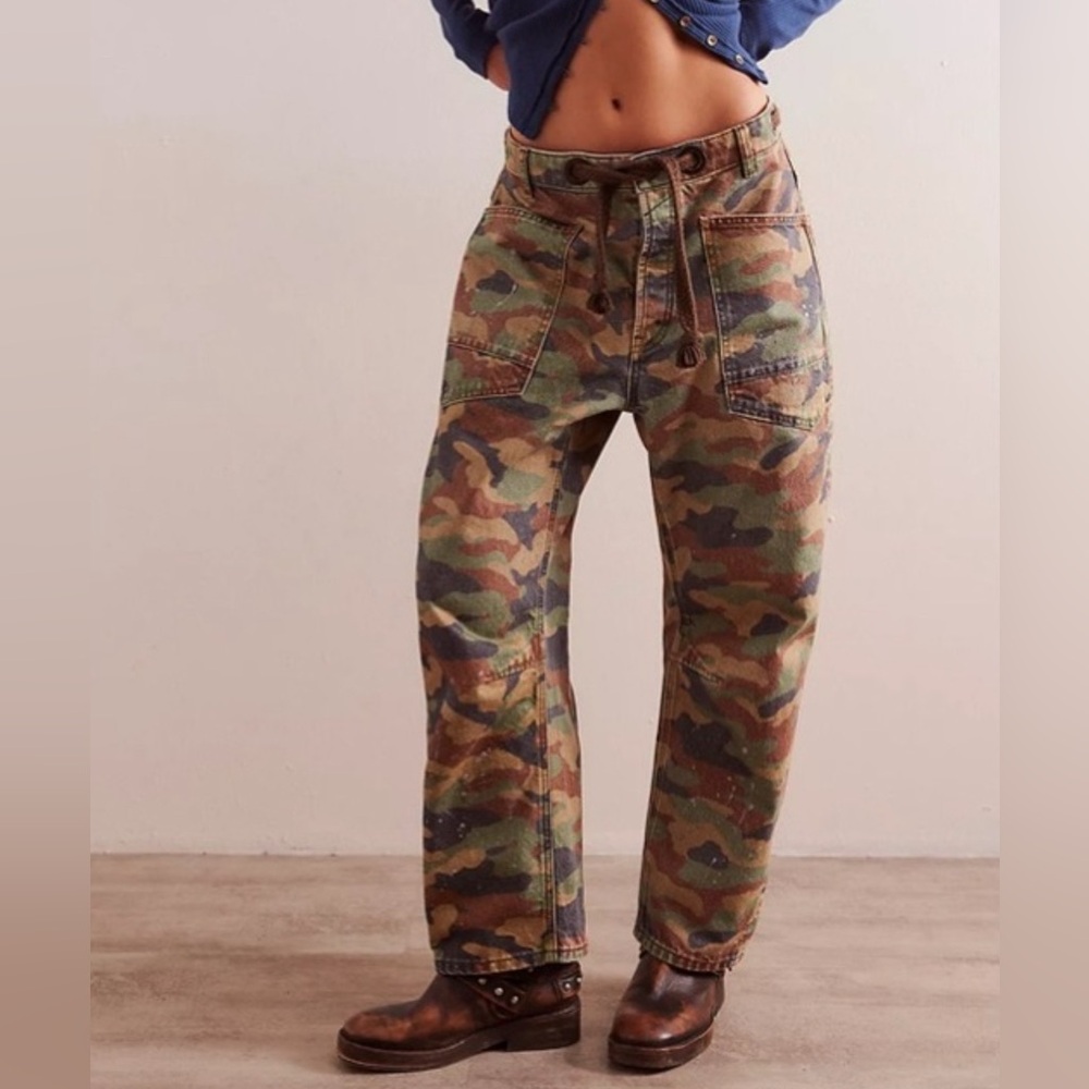Free People MOXIE PRINTED LOW SLUNG BARREL JEANS green multi combo